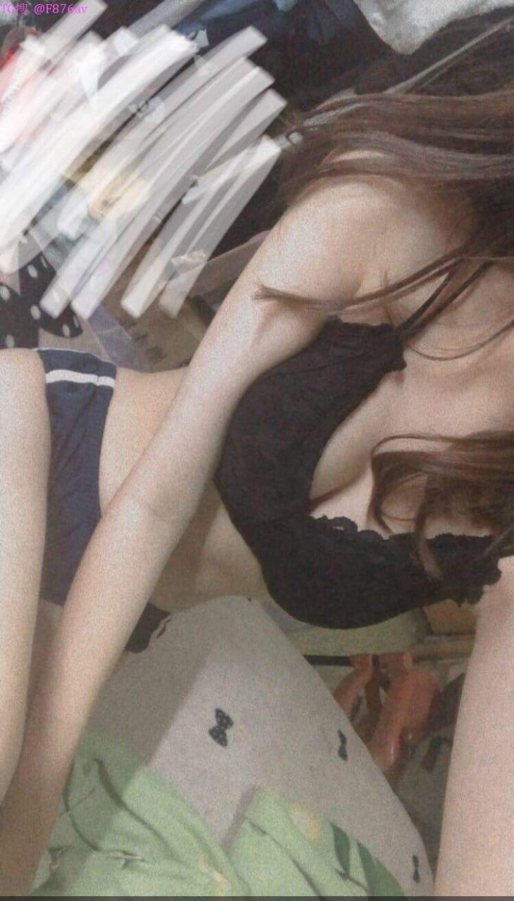 Bú lỗ đít người yêu em gái có cái buồi to