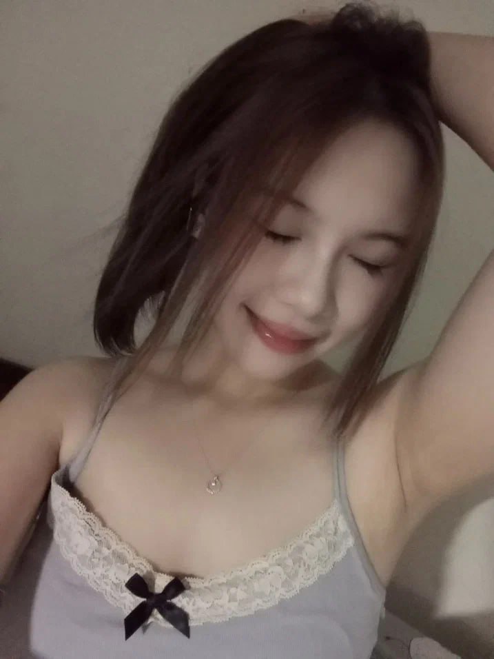 Chồng yêu đi làm, cô vợ ở nhà ôn lại chuyện xưa với gã any củ mới ra tù