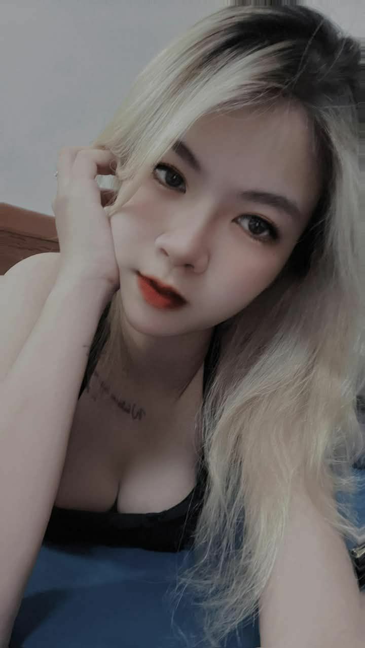Bà mẹ trẻ xinh đẹp của thằng bạn thân